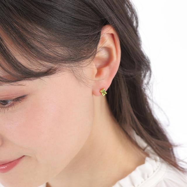 18金 ピアス ペリドット 0.8ct スクエア ゴールド 両耳 レディースの 