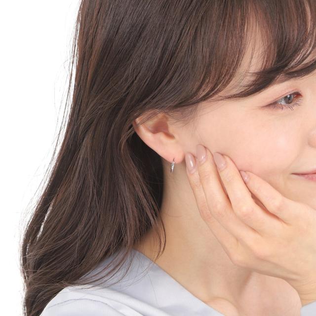 18金 フープピアス ツイスト デザイン 両耳 ホワイトゴールド リング ピアス ねじれ ヒネリ アクセサリー_8