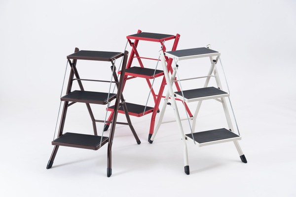 激安新品　キャタツ　脚立　折りたたみできるステップ台　踏み台　ステップチェア　3段　高さ68cm　　の通販は 5,204円