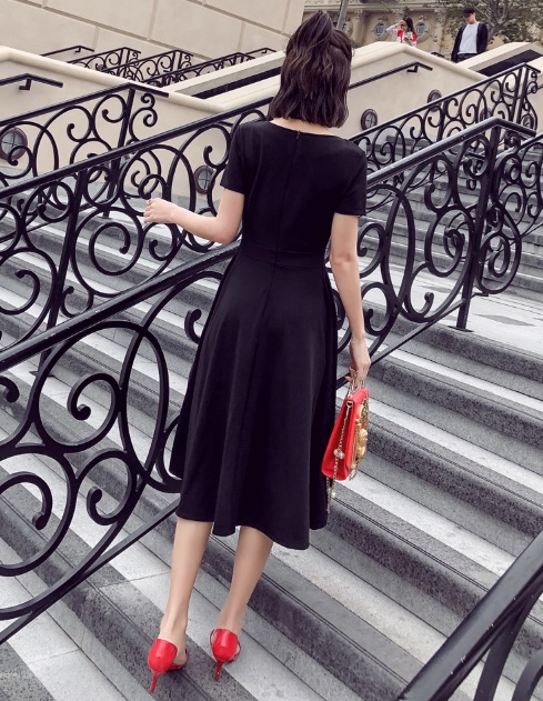 シンプルワンピース ヘップバーンスタイルでキュートに ブラック の通販はau Pay マーケット Dharma Jaya