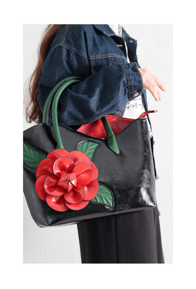 冬新作 波打つラインがお洒落な薔薇の花咲くトートバッグ レディース ファッション 小物 鞄 かばん バッグ 黒 ブラック 花柄 大人可愛い の通販はau Pay マーケット Sawa A La Mode サワアラモード 冬新作 波打つラインがお洒落な薔薇の花咲くトートバッグ レディース ファッション 小物 鞄 かばん バッグ 黒 ブラック 花柄 大人可愛い の通販はau Pay マーケット Sawa A La Mode サワアラモード