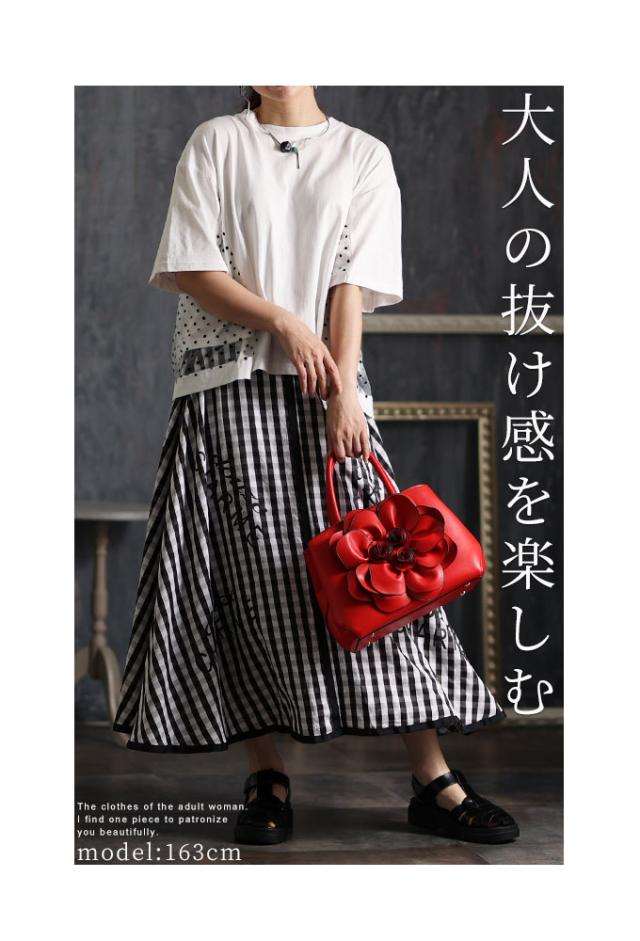 冬新作 軽やかな水玉柄後ろチュール半袖Tシャツ トップス カットソー Tシャツ レディース ファッション 半袖 白 黒 ホワイト ブラック 無地 水玉柄 ドット 夏 30代 40代 50代 60代 サワアラモード sawaalamode otona 大人 cawaii 可愛い 洋服 かわいい服 swjun-689sの通販は