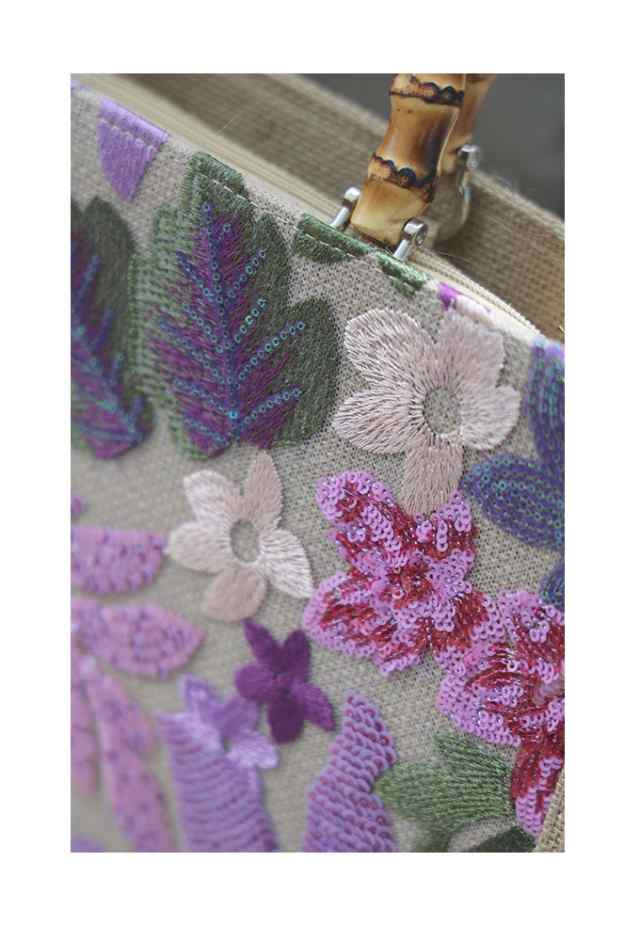 冬新作 煌く草花スパンコールの高揚感ジュートバッグ レディース ファッション 小物 バッグ パープル 紫 オレンジ ボタニカル柄 大人可愛い 40代 レディースファッション 50代女性 ファッション 60代 ミセスファッション サワアラモード sawaalamode otona mode-9501の通販は