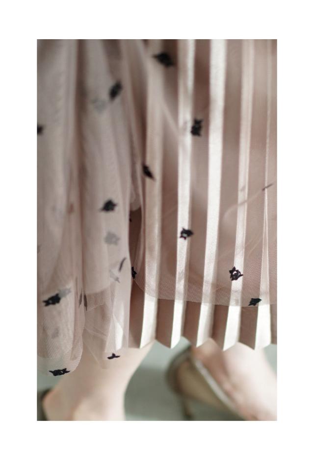 冬新作 贅沢を奏でるような花柄ドットチュールスカート レディース ファッション スカート 花柄 ドット チュール プリーツ フレア サテン ブラック モカ 春 秋 30代 40代 50代 60代 サワアラモード sawaalamode otona 大人 cawaii 可愛い 洋服 かわいい服 sawa-9655の通販は