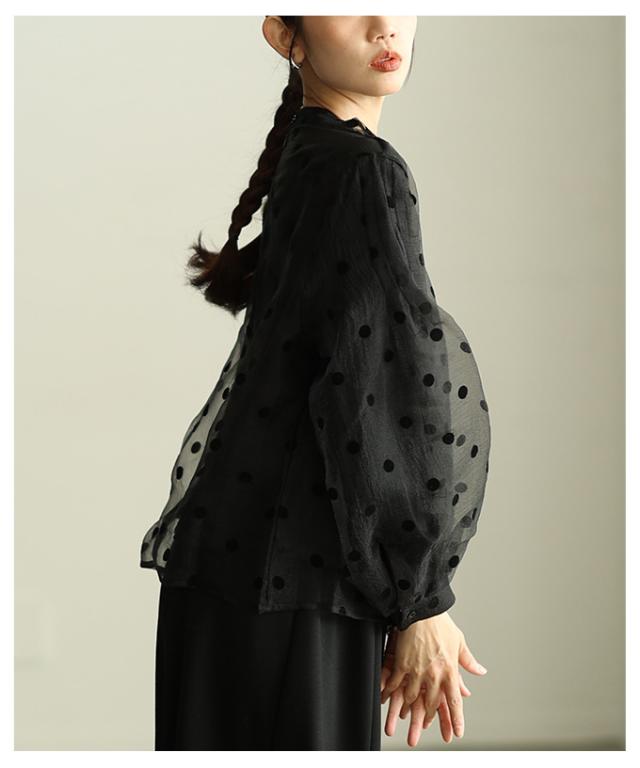 冬新作 レディに決まるドット柄ふんわり袖シアートップス レディース ファッション トップス カットソー プルオーバー ブラック 大人可愛い 40代 レディースファッション 50代女性 ファッション 60代 ミセスファッション サワアラモード sawaalamode otona almam-130 冬新作 レディに決まるドット柄ふんわり袖シアートップス レディース