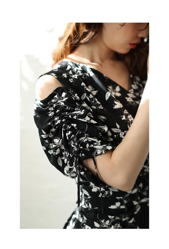 夏新作 レトロで可愛い花が舞う肩あきリボンスリーブカシュクール