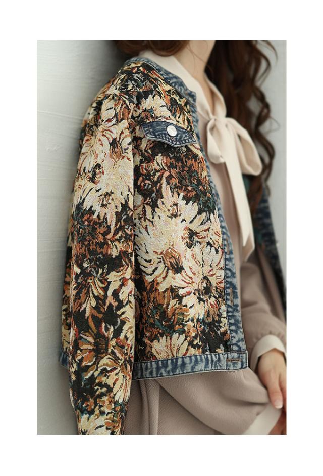 冬新作 レトロな世界へ誘うフラワープリントデニムジャガードジャケット レディース ファッション アウター ジャケット 羽織り 大人可愛い 40代 レディースファッション 50代女性 ファッション 60代 ミセスファッション サワアラモード sawaalamode otona almam-74019 冬新作 レトロな世界へ誘うフラワープリントデニムジャガード