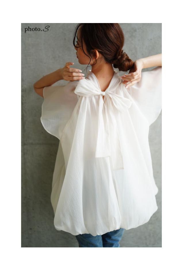 秋新作 バックリボンのふわりシアーバルーンプルオーバーブラウス