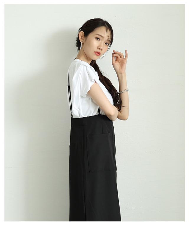 秋新作 程よい抜け感と女性らしさを与えるナローサスペンダースカート