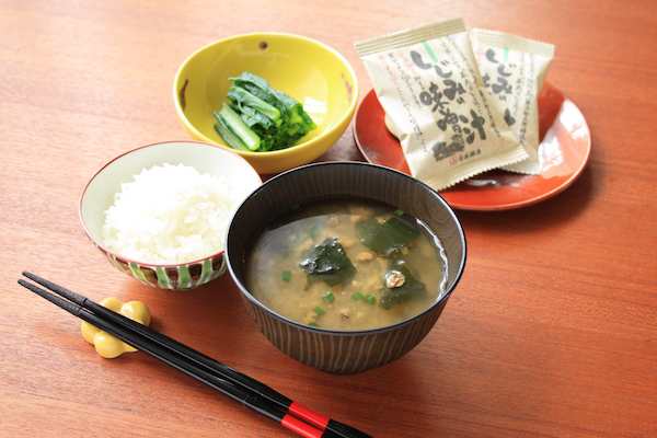 秋田 角館 安藤醸造 しじみの味噌汁 １０個入れの通販はau Pay マーケット 秋田逸品堂