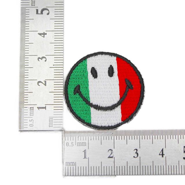ワッペン アイロン ミニサイズ にこちゃん スマイル イタリア 国旗 アップリケ わっぺん 小さい アイロンで簡単貼り付け 1500円以上お買の通販はau Pay マーケット 服飾雑貨と小物のお店 Peace Made Au Pay マーケット店