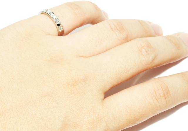 ブルガリ Pt950 ダイヤ5p 0 15ct マリーミー ウェディングリング 幅3ミリ An 指輪 リング の通販はau Pay マーケット たかみ質店