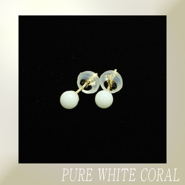 【宝石珊瑚】白珊瑚ピアス【丸玉 4mm】/サンゴ/さんご/コーラル/pure white/Corallium konojoiの通販は