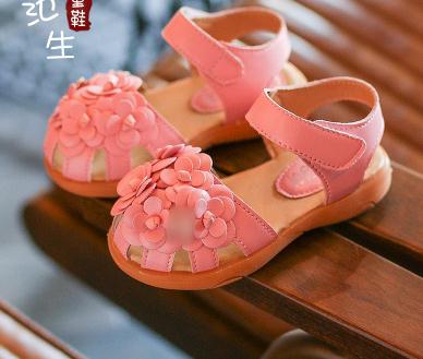 キッズ サンダル 女の子 子供用 サンダル 姫系 サンダル ビーチサンダル 靴 子供靴 キッズシューズ 春夏スリッパ キュートパンプス 包頭 の通販はau Wowma エンブリッジ