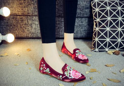 履きやすいシューズ チャイナ靴 手作り美脚北京布靴ローヒールエスニックシューズカジュアル民族風花刺繍ミュール 婦人靴通気性優太極拳の通販はau Pay マーケット エンブリッジ