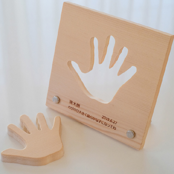 Muku-studio 無垢スタジオ 天使の手型 日本製 木製 名入れ 名前入り 生年月日 誕生記念の通販は