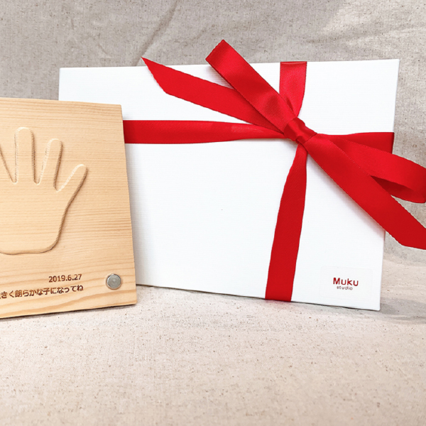 Muku-studio 無垢スタジオ 天使の手型 日本製 木製 名入れ 名前入り 生年月日 誕生記念の通販は