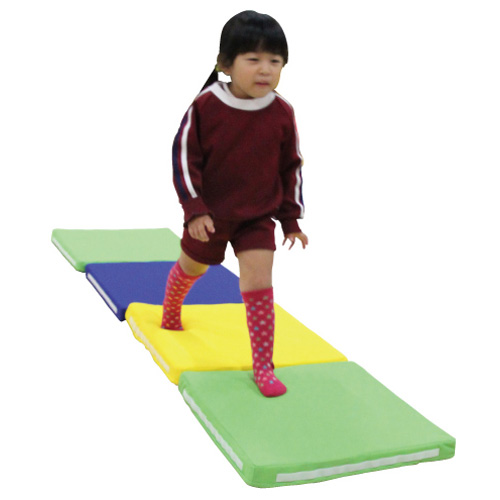 一歩社 はじめしゃ 触感認識マット 4枚セット 〜一歩社（はじめしゃ）の子どもたちの心も体もリラックスさせてくれる安全教具。いろんな