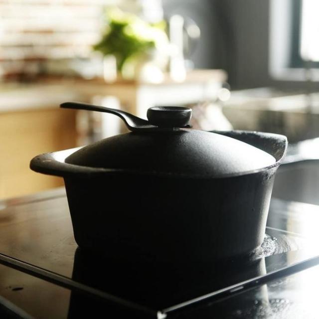 柳宗理 日本製 南部鉄器 鉄鍋 浅型 22cm IH対応 ステンレスふた付き 柳宗理