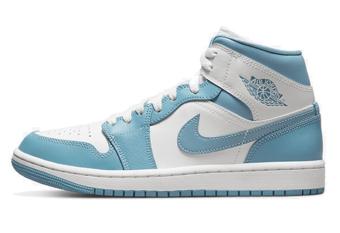 バスケットシューズ バッシュ スニーカー   ジョーダン Jordan Wmns Air Jordan 1 Mid UNC Wの通販は 28,500円