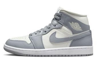 バスケットシューズ バッシュ スニーカー   ジョーダン Jordan Wmns Air Jordan 1 Mid  Stea