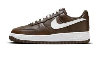バスケットシューズ バッシュ スニーカー   ナイキ Nike AIR FORCE 1 LOW RETRO Qs Chocolの通販は 29,000円