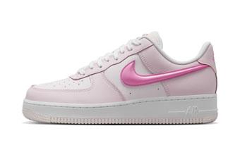 バスケットシューズ バッシュ スニーカー  Paw Print  ナイキ Nike Wmns AIR FORCE 1  '07