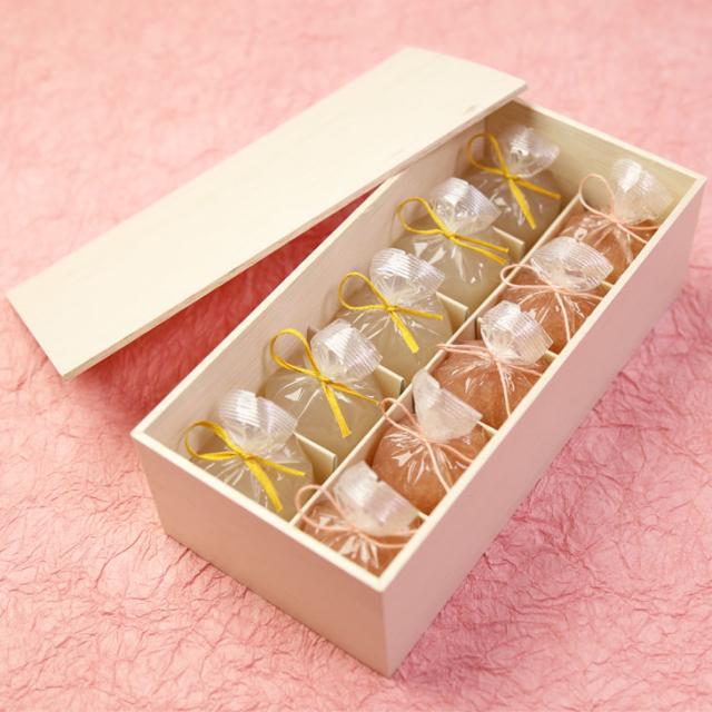 送料無料 敬老の日 スイーツ ギフト 木箱入り 恋桜 こいざくら 5個 葛まんじゅう 柚子 5個 ひとくちようかん 和菓子 高級 京都の通販はau Pay マーケット 京都 桂 鶴屋光信