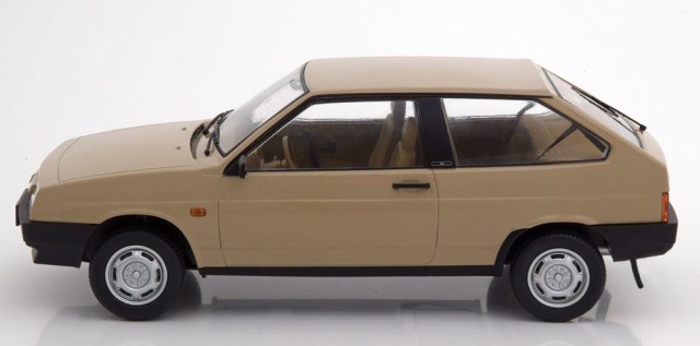 Kk Scale 1 18 ミニカー ダイキャストモデル 1984年モデル ラーダ サマーラの通販はau Pay マーケット ディー ティー ダブリュー