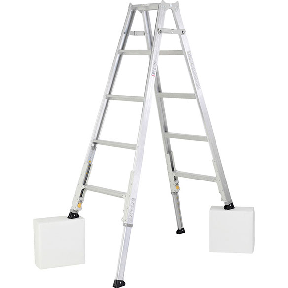 【メーカー直送】【法人限定】アルインコ 伸縮脚付専用脚立1.8m KARU-180の通販は 16,030円