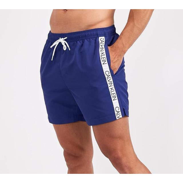 カルバンクライン Calvin Klein メンズ 海パン 水着 ビーチウェア Taped Swim Short Clematis Blue Whiteの通販はau Pay マーケット フェルマート