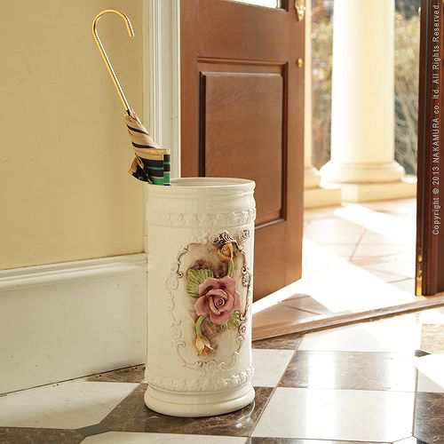 伝統のイタリア陶器を玄関に ヴェローナ 傘立て 送料無料 陶器 ホワイト 白 陶製 傘たて アンティーク おしゃれ イタリア製 薔薇柄 花柄 ｜au  PAY マーケット