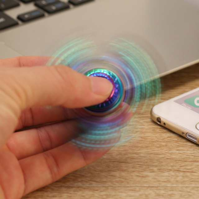 ハンドスピナー hand spinner 龍 ドラゴン レインボー シルバーグレー 模様 スピナー ストレス解消グッズ ベアリング メール便送料無料の通販はau  PAY マーケット - えむはーとドットコム