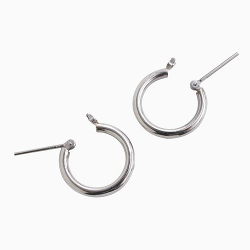 プラチナ Platinum Pt900 ピアス フープピアス 小さめピアス 2.0mm 15mm ワンタッチ キャッチレス 遮断式 フープ リング型 シンプル 両耳 軽い 軽量 小さい ミニ プチサイズ 華奢 可愛いの通販は