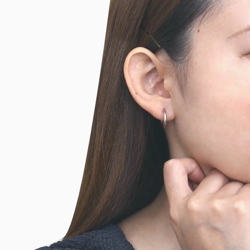 プラチナ Platinum Pt900 ピアス フープピアス 小さめピアス 2.0mm 15mm ワンタッチ キャッチレス 遮断式 フープ リング型 シンプル 両耳 軽い 軽量 小さい ミニ プチサイズ 華奢 可愛いの通販は