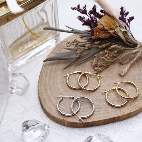 プラチナ Platinum Pt900 ピアス フープピアス 小さめピアス 2.0mm 15mm ワンタッチ キャッチレス 遮断式 フープ リング型 シンプル 両耳 軽い 軽量 小さい ミニ プチサイズ 華奢 可愛いの通販は