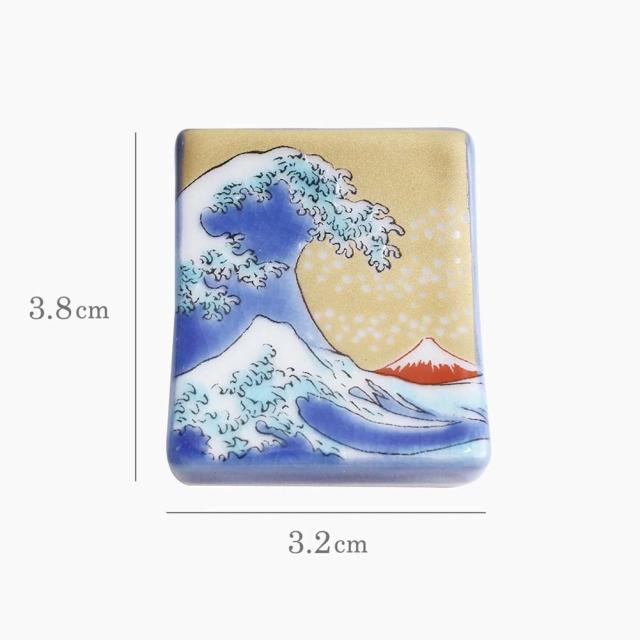 日本製 九谷焼 久谷焼 北陸伝統工芸 色絵 磁気 陶器 陶磁器 キッチン雑貨 日用品 カトラリー 箸置き はしおき 北斎 波 お洒落 オシャレ 記念日 お祝い 開店祝い 贈り物 プレゼント クリックポスト対応