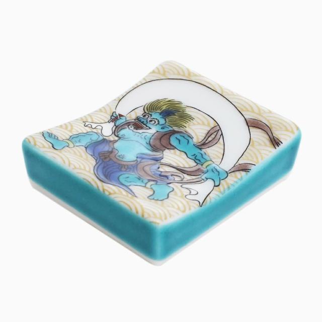 日本製 九谷焼 久谷焼 北陸伝統工芸 色絵 磁気 陶器 陶磁器 キッチン雑貨 日用品 カトラリー 箸置き はしおき 風神 風神雷神 お洒落 オシャレ 記念日 お祝い 開店祝い 贈り物 プレゼント クリックポスト対応