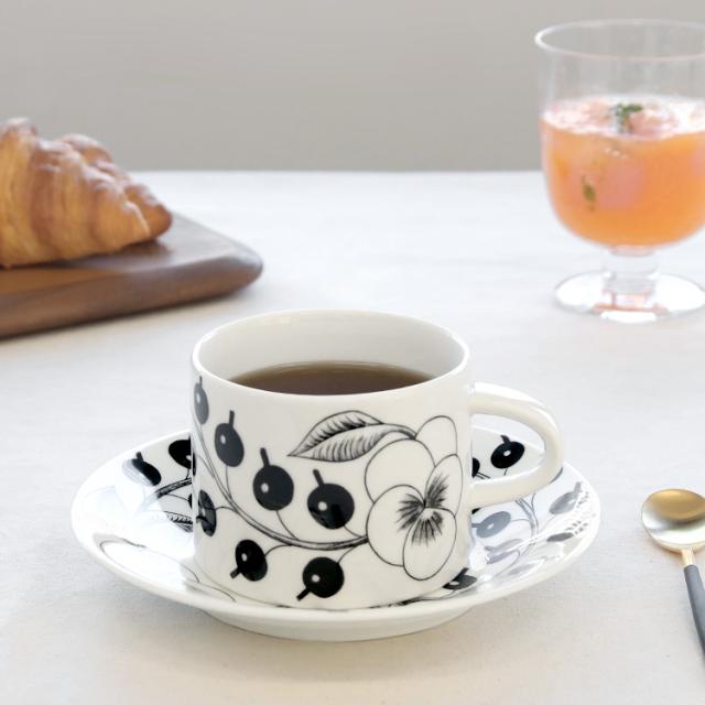 アラビア ARABIA ブラック パラティッシ Black Paratiisi 6676(6677/6678) ティーカップ＆ソーサー 北欧雑貨 食器 耐熱 電子レンジ対応 ギフト 結婚祝い 新生活応援 agesugi_snkの通販は 4,968円