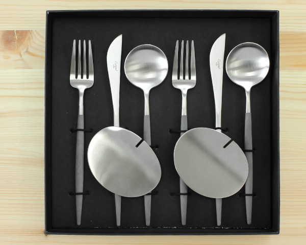 クチポール ゴア グレー ディナーセット（ナイフ・フォーク・スプーン） +  カトラリーレスト 8点セット  ギフトボックス入り Cutipol GOA 正規販売代理店 カトラリー ナイフレスト　箸置き 化粧箱付 結婚祝い プレゼント 贈り物 ギフトセット 食器セット agesugi_snkの通販は 20,075円