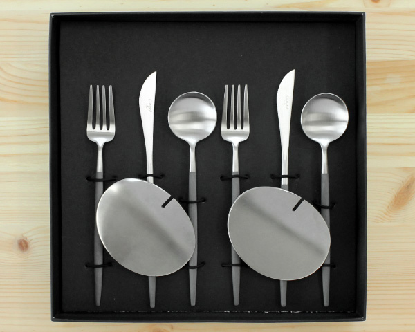 クチポール ゴア グレー デザートセット（ナイフ・フォーク・スプーン） +  カトラリーレスト 8点セット  ギフトボックス入り Cutipol GOA 正規販売代理店 カトラリー ナイフレスト　箸置き 化粧箱付 結婚祝い プレゼント 贈り物 ギフトセット 食器セット agesugi_snkの通販は