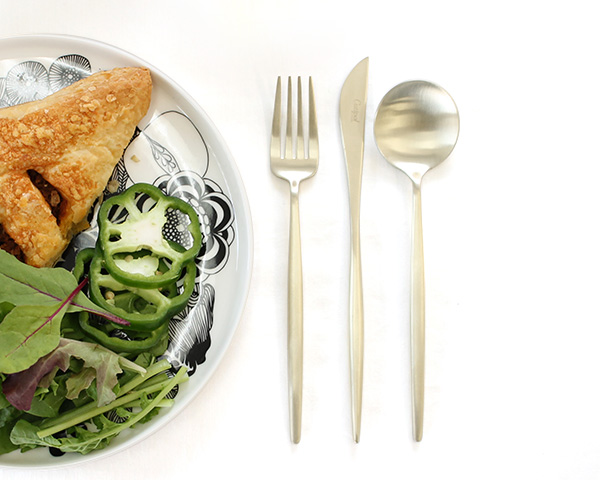 クチポール ムーンマット シャンパンゴールド デザート3点セット（デザートナイフ・デザートフォーク・デザートスプーン） Cutipol MOON MATT CHAMPAGNE [ネコポス対応可(6セットまで)][ネコポスなら送料無料] 正規販売代理店 カトラリー ブラッシュド マット agesugi_snkの通販は