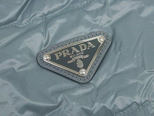 プラダ ダウンジャケット Sga462 Prada メンズ ジップアップ ポーチ付き ナイロン Acciaio ブルーグレー 50サイズ アウトレットの通販はau Pay マーケット 買付道 Jjブランド専科