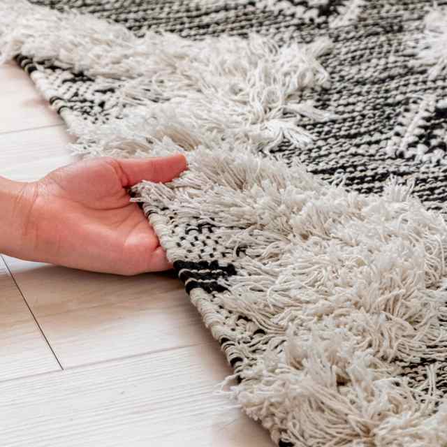 ラグ ラグマット オルテガ柄 エスニック フリンジ デザイン 100×140cm 白黒 BOHO カーペット 絨毯 じゅうたん シャギーラグ  キリムラグ の通販はau PAY マーケット - アジア工房