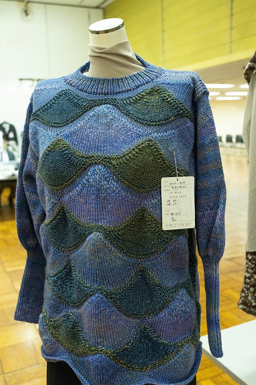 8754】海外 マステ 5m巻売り 貝殻光カッティング 庭 竹の柵 小川 komos