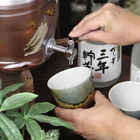 陶器 鉄赤焼酎サーバー 文字入れ可2.5L 美味しくなると評判 ギフトにも最適 名入れ信楽焼 おしゃれ 和風【手作り】_1