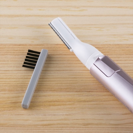 貝印 クシ付きマユトリマー 電動 カミソリ 眉毛カミソリ 眉毛トリマー 電気 電池 ムダ毛 眉毛切り 通常送料無料の通販はau Pay マーケット コレスキ