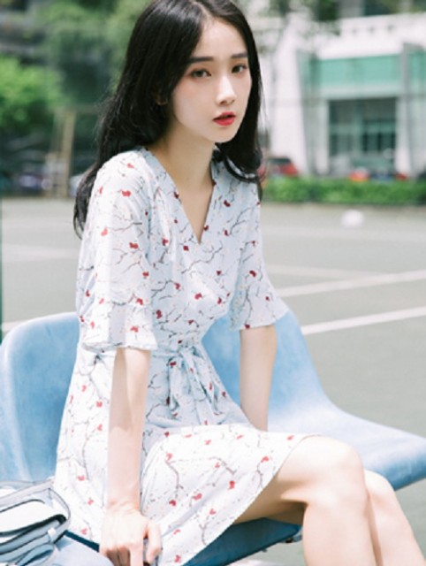 花柄vネックaラインワンピース ブルー 春夏 大人 かわいい カジュアル Ol の通販はau Pay マーケット お取り寄せドレスのアルトリアaupayマーケット店