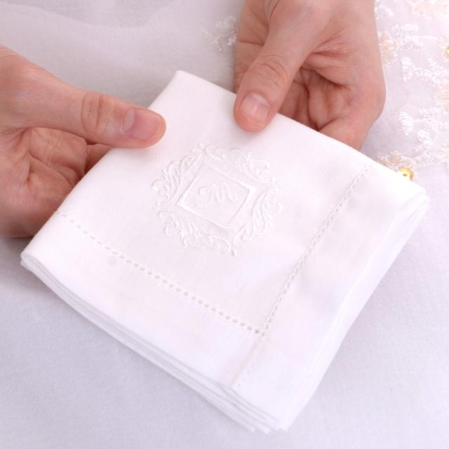 イニシャルハンカチ 男女兼用 刺繍 日本製生地 花婿 花嫁 ウェディング ブライダル 結婚式 内祝 プレゼント 結婚祝 ギフト レディース レの通販はau Pay マーケット アウローラ イニシャルハンカチ 男女兼用 刺繍 日本製生地 花婿 花嫁 ウェディング ブライダル 結婚式 内祝 プレゼント 結婚祝 ギフト レディース レの通販はau Pay マーケット アウローラ