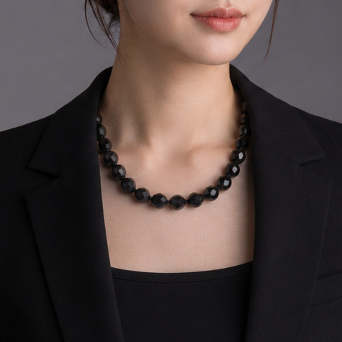 ジェット12mmネックレス 日本製 ミラーカット ファセットカット 切子 天然ジェット 多面体 水牛角クラスプ_4